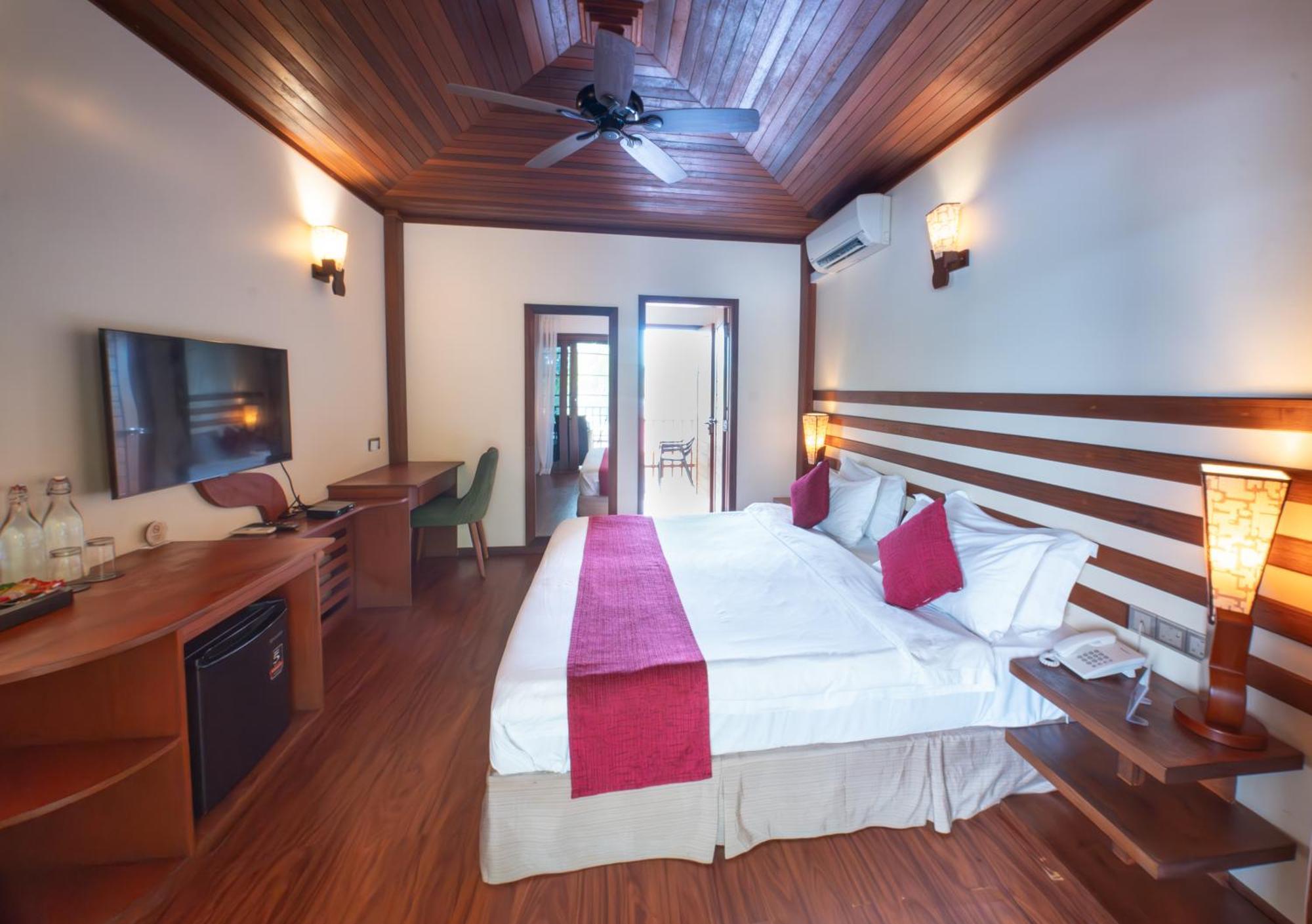 Araamu Hotels Maldives At Dhiffushi Bagian luar foto