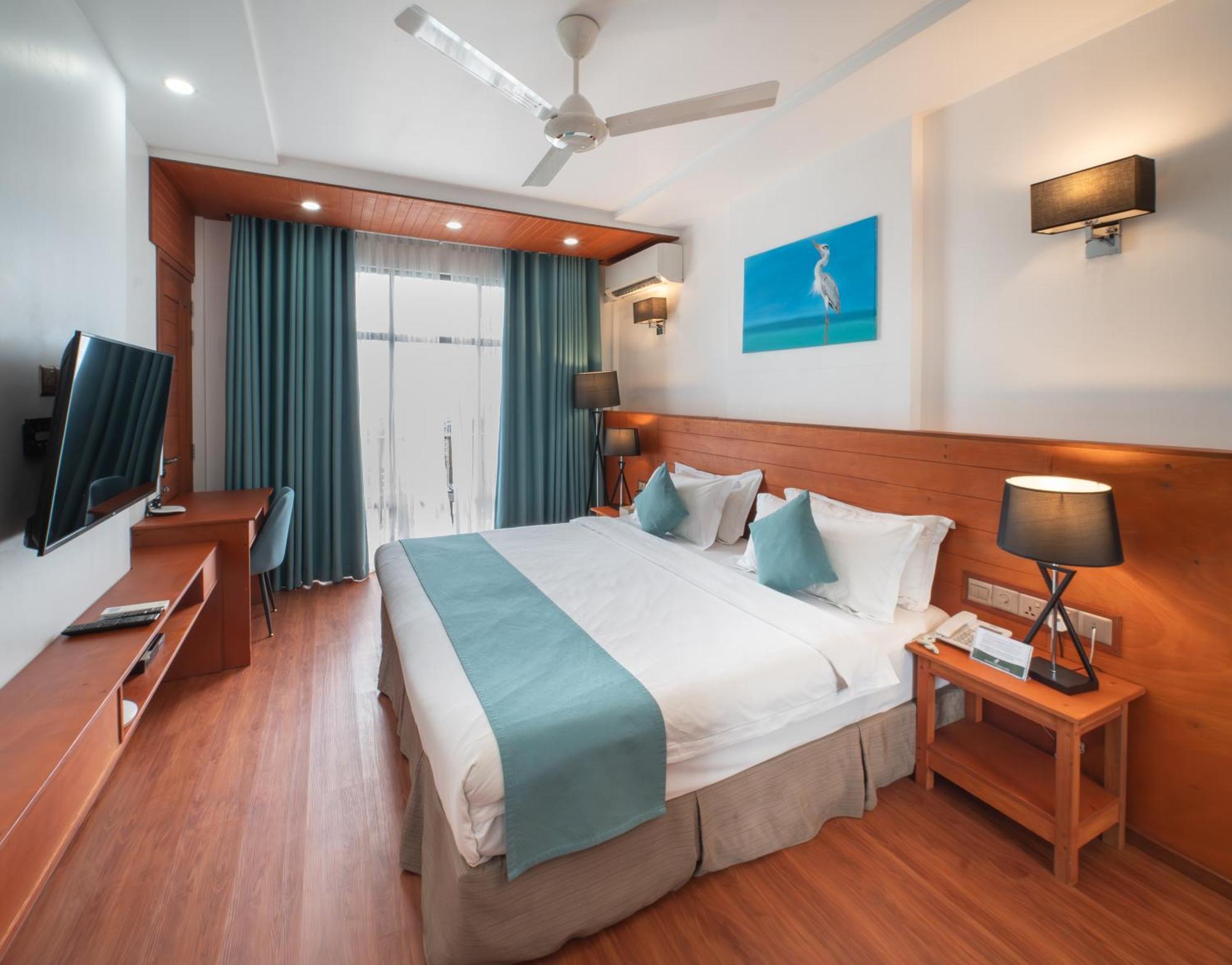 Araamu Hotels Maldives At Dhiffushi Bagian luar foto