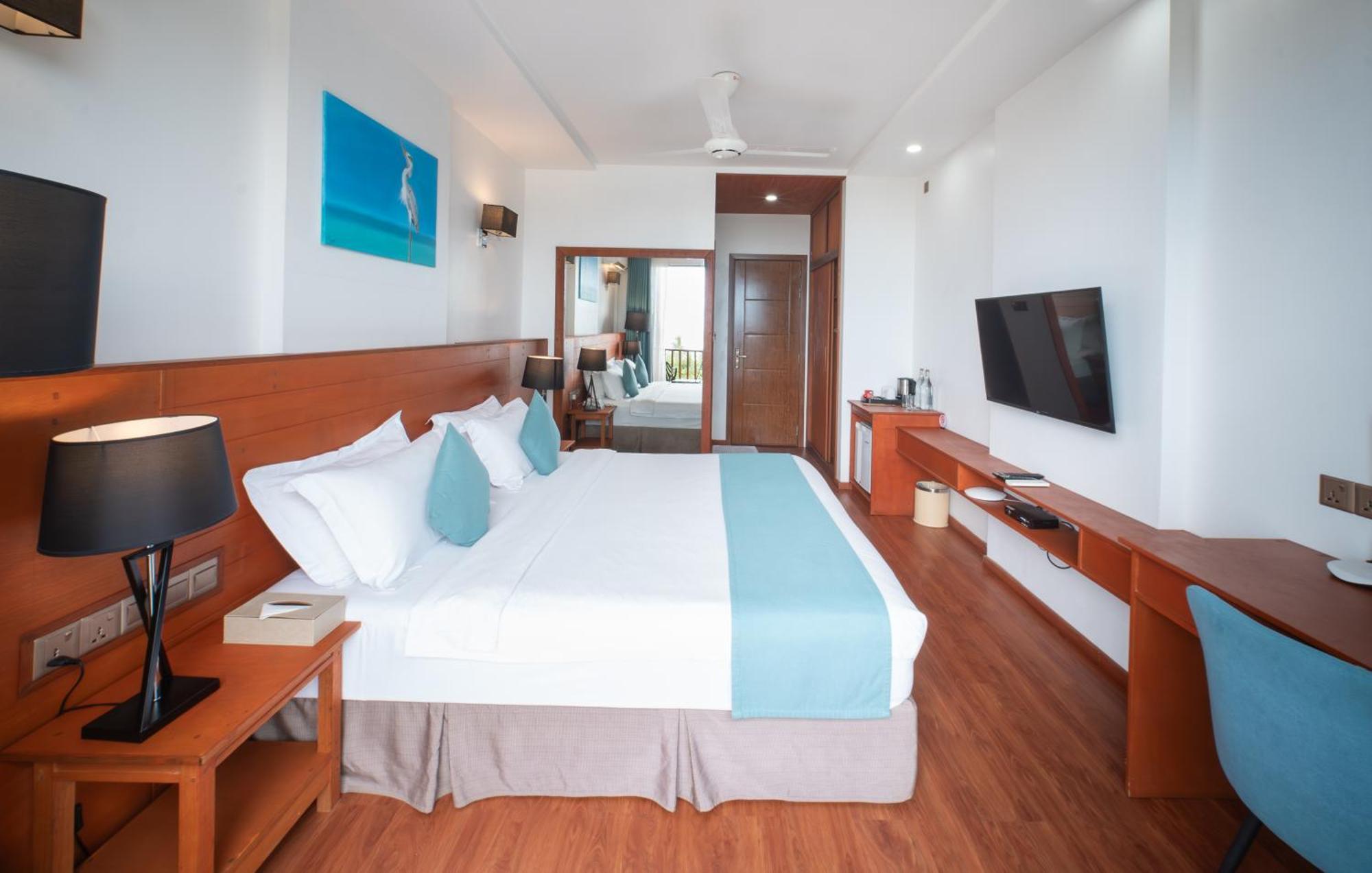 Araamu Hotels Maldives At Dhiffushi Bagian luar foto