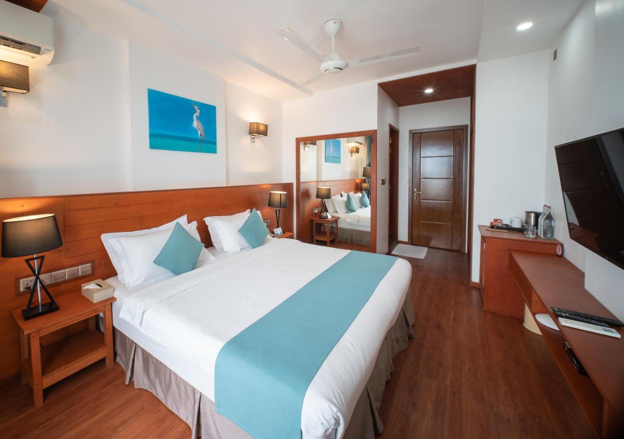 Araamu Hotels Maldives At Dhiffushi Bagian luar foto